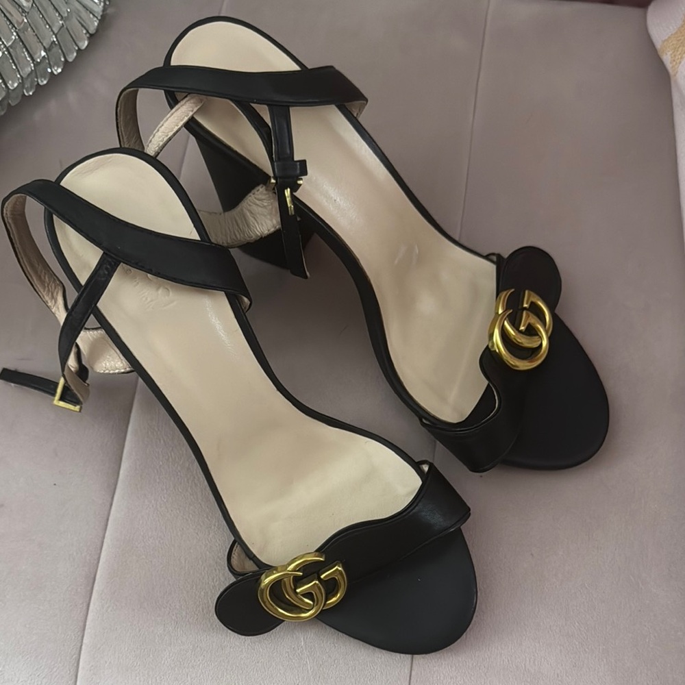 Gucci Black and Gold Heels with Stiletto Elegance